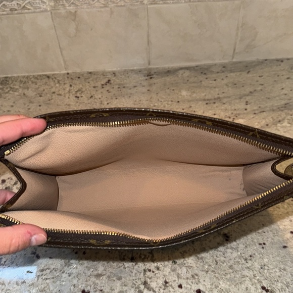 Louis Vuitton Poche Toilette Monogram Bag - Picture 6 of 6